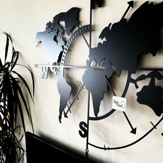 Stylová dekorace, která propojuje svět a eleganci přímo na naší zdi 🌍🖤. Minimalistický design, který zaujme na první...