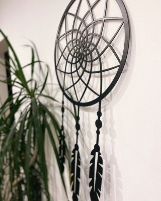 „Vánoční atmosféra začíná”. Tento elegantní kovový doplněk na zeď přináší harmonii a kouzlo do každého domova. Co chybí ve...